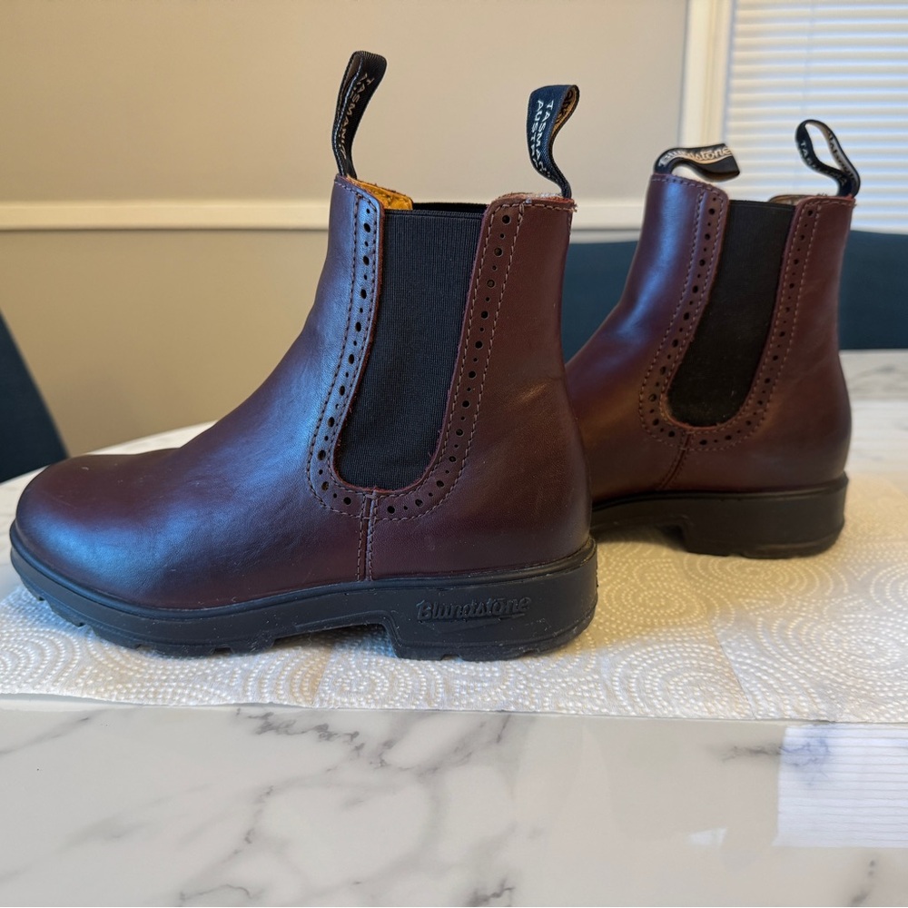 Blundstone Women’s 1352 Chelsea high top Boot, Shiraz, 7.5M US/4.5 UK